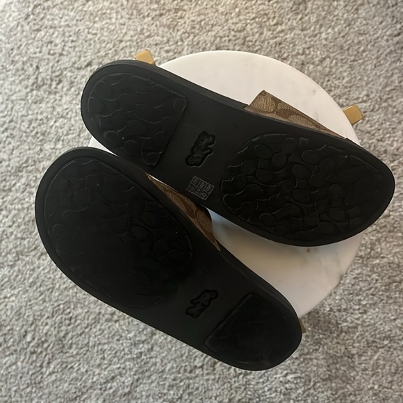 Women’s khaki coach slip on’s - Picture 3 of 5